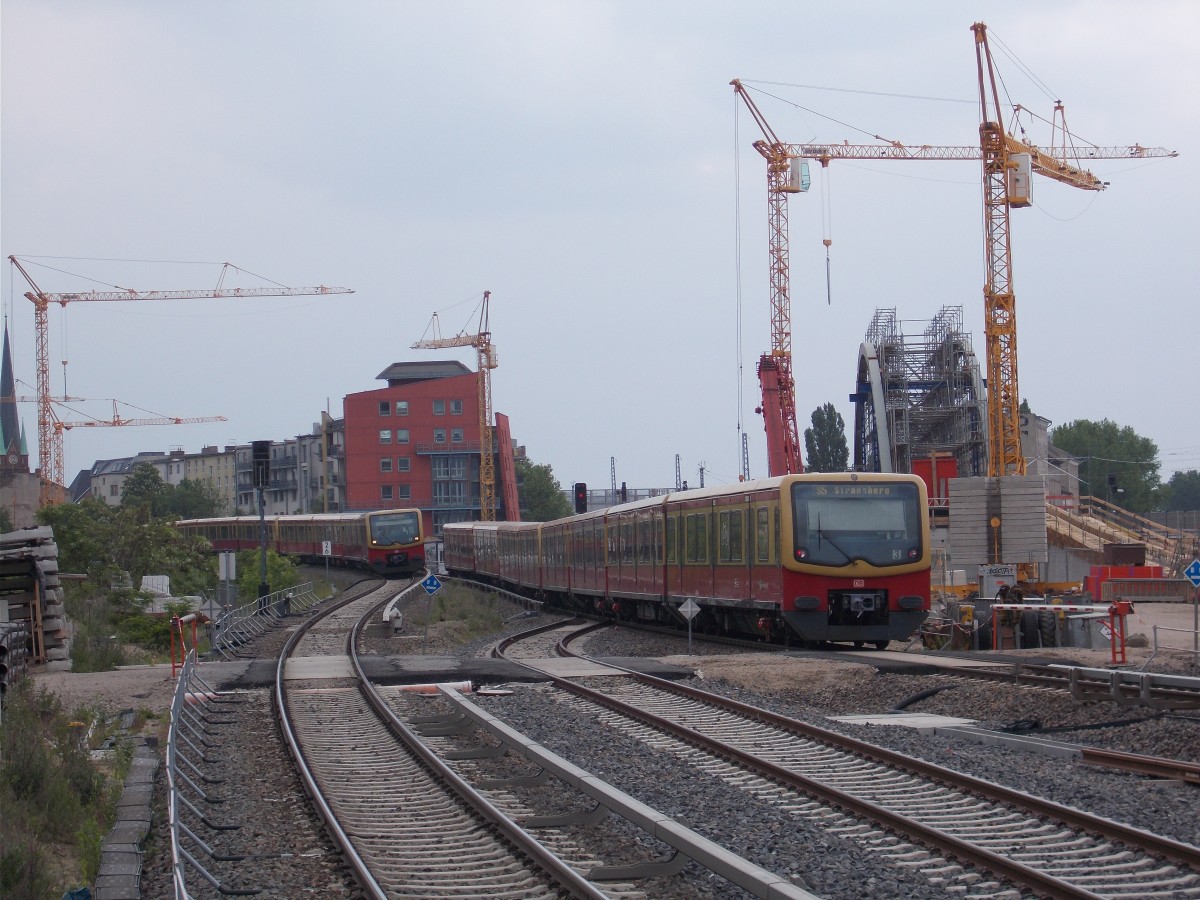 Zwei 481 passierten,am 23.Mai 2015,eine Baustelle bei Berlin Ostkreuz.