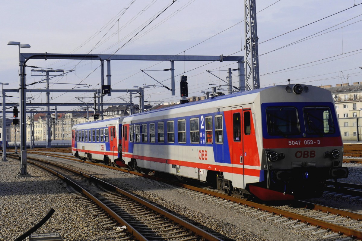 Zwei 5047er verlassen den Wiener Hbf (Aufnahme vom 13.12.14).