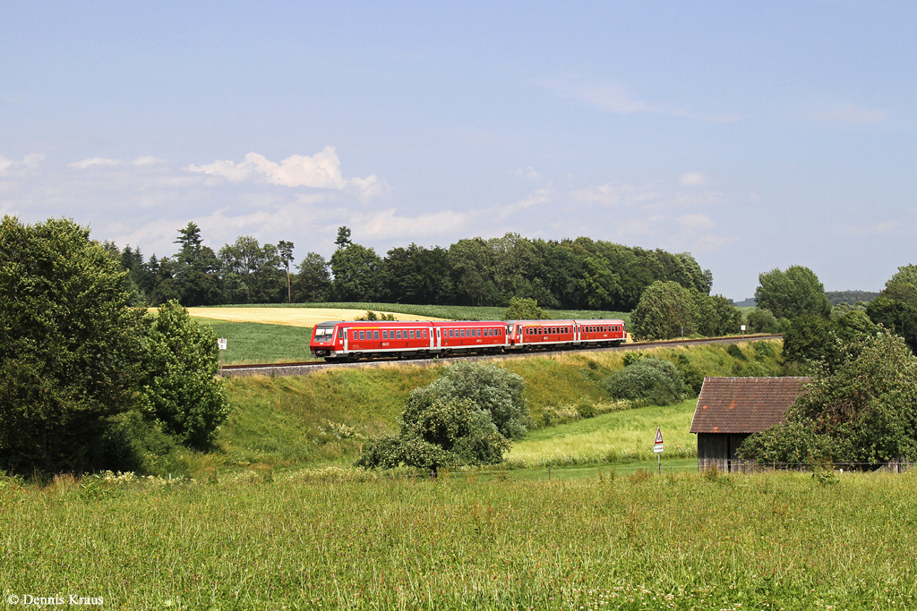 Zwei 611 als IRE 3266 am 11.07.2015 bei Bad Schussenried.