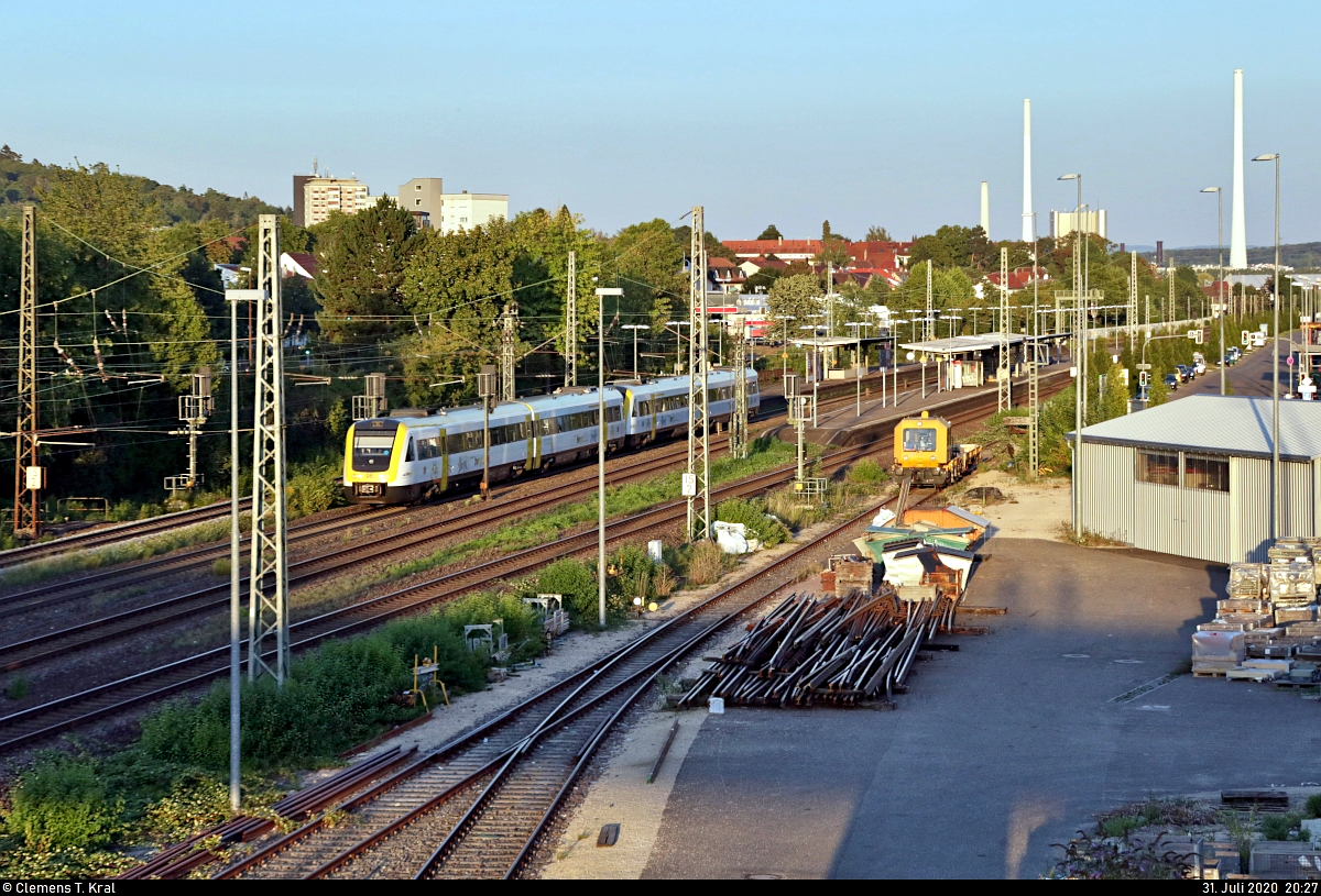 Zwei 612 (Bombardier RegioSwinger) durchfahren den Hp Oberesslingen auf Gleis 2.
Aufgenommen von der Adenauerbrücke.

🧰 DB ZugBus Regionalverkehr Alb-Bodensee GmbH (RAB | DB Regio Baden-Württemberg)
🚝 IRE 3266 Aulendorf–Stuttgart Hbf bzw. RB 22490 Horb–Tübingen Hbf, weiter als IRE22490 nach Stuttgart Hbf
🚩 Bahnstrecke Stuttgart–Ulm (Filstalbahn | KBS 750)
🕓 31.7.2020 | 20:27 Uhr