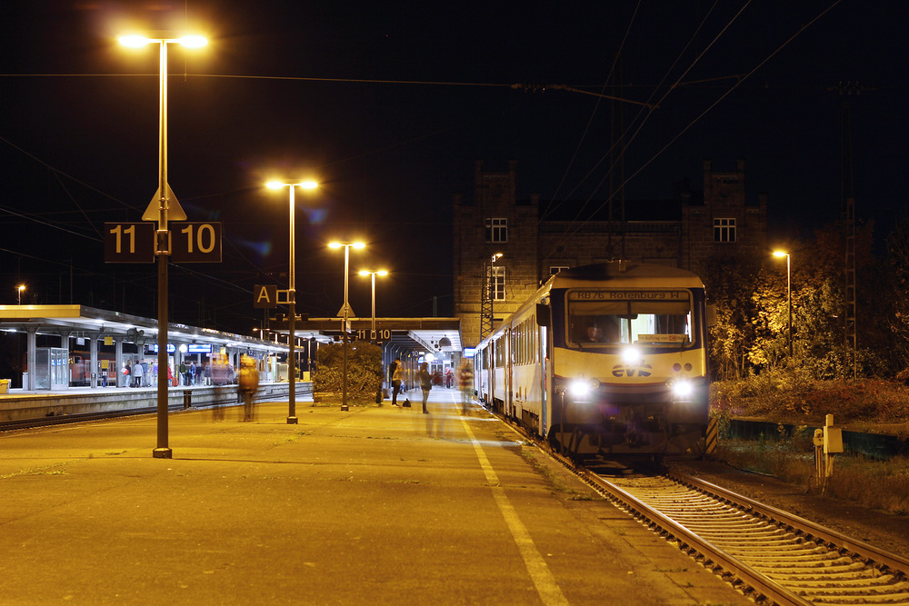 Zwei 628er der EVB während der Wendepause im Mindener Bahnhof.
Die Fahrten über die Natobahn erfolgen im Auftrag der DB Regio.
Aufnahmedatum: 08.11.2015