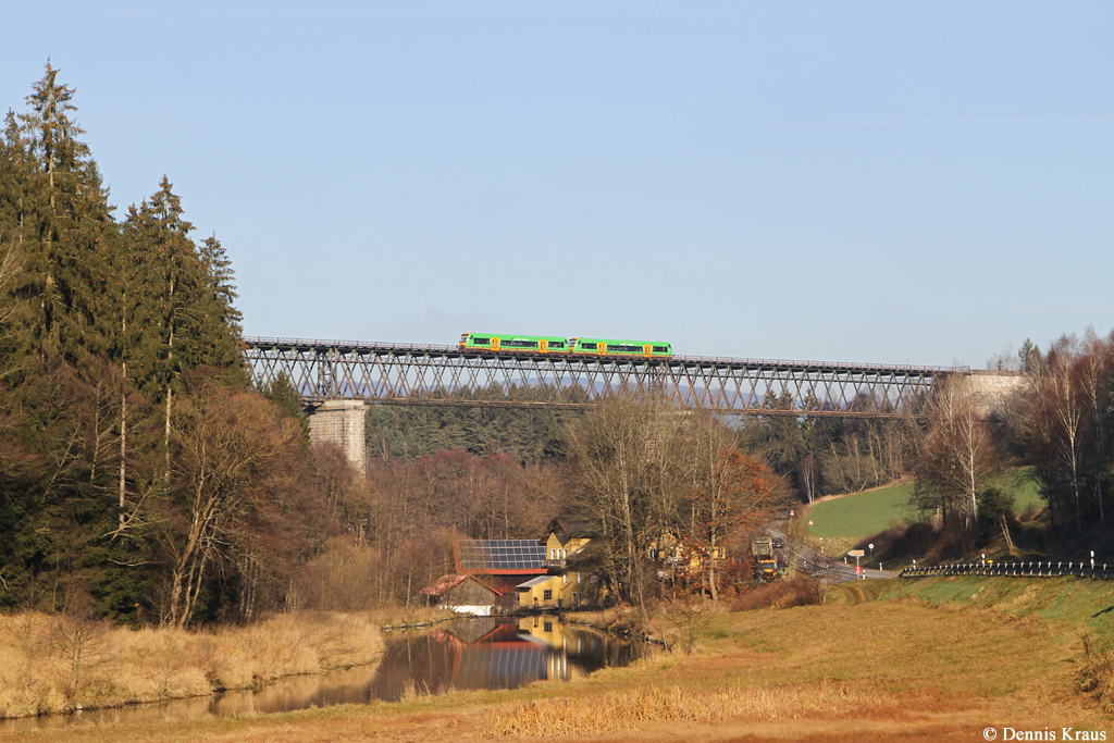 Zwei 650 der Waldbahn am 29.11.2014 bei Regen.