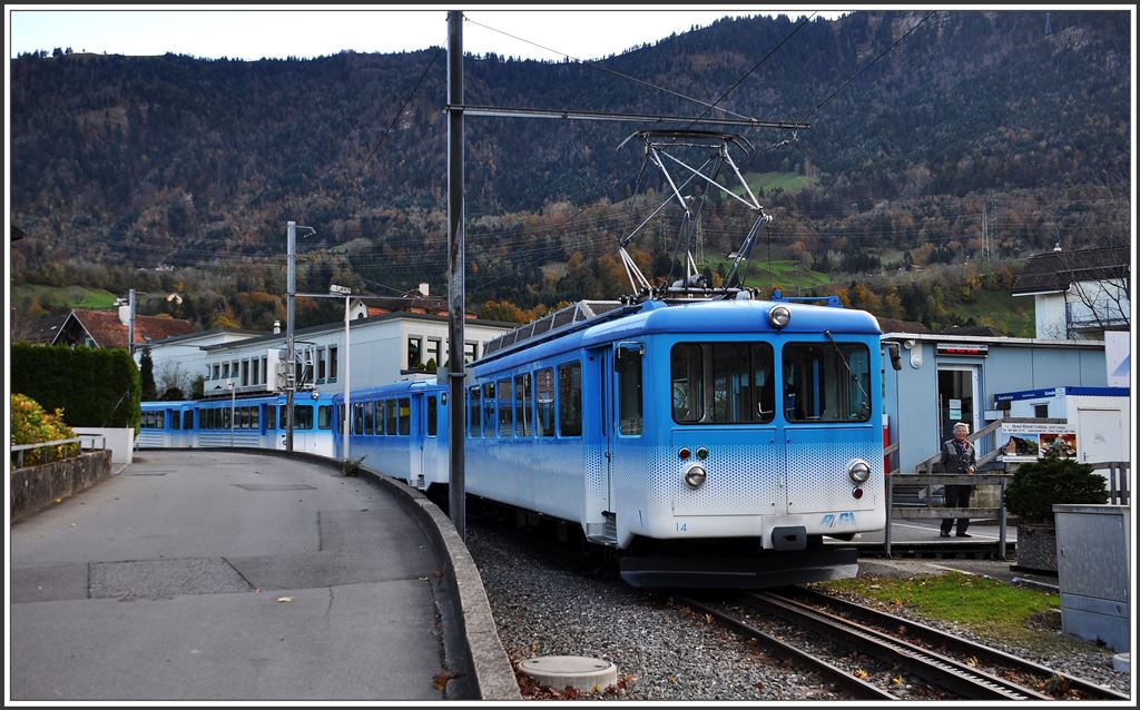 Zwei ARB Triebzüge in der provisorischen Haltestelle in Arth Goldau. (03.11.2014)