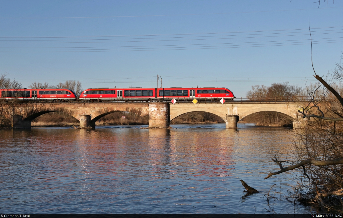 Zwei Bayern in Sachsen-Anhalt:
642er-Überführung auf der Saalebrücke in Halle-Wörmlitz Richtung Halle Rosengarten. Die Nummer des führenden Triebzugs kann ich leider nicht eindeutig ausmachen, im nächsten Bild ist 642 212-4 zu sehen.

🧰 DB Regio Bayern
🕓 9.3.2022 | 16:14 Uhr