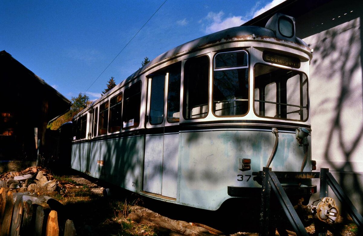 Zwei Beiwagen der Überlandstraßenbahn Esslingen-Nellingen-Denkendorf landeten bei der Rittnerbahn Südtirol und wurden dort nie eingesetzt. 
Datum: Oktober 1985