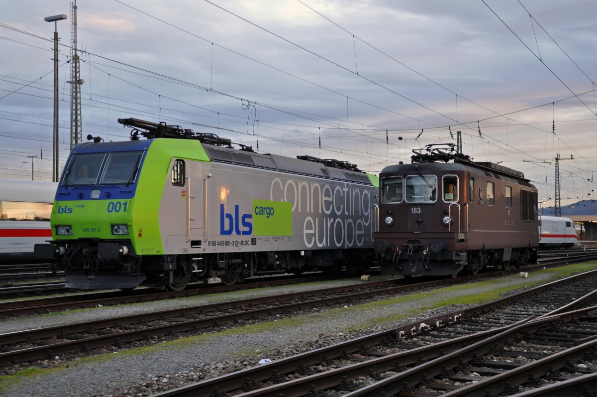 Zwei BLS Lkos: 485 001-2 und 183 auf einem Abstellgleis beim Badischen Bahnhof in Basel. Die Aufnahme stammt vom 06.01.2014..