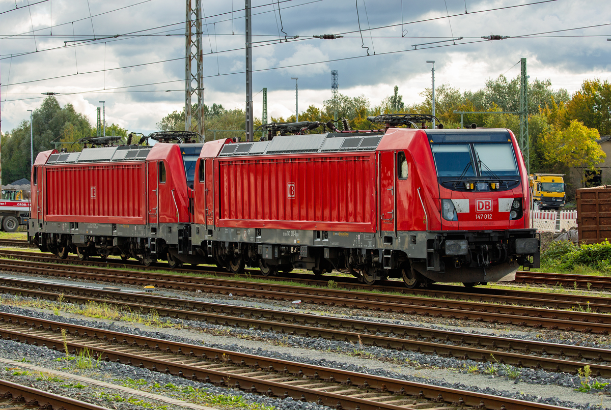 Zwei BOMBARDIER DB Loks der BR 147 (012 & 014) in Stralsund Hauptbahnhof abgestellt. 16.10.2020