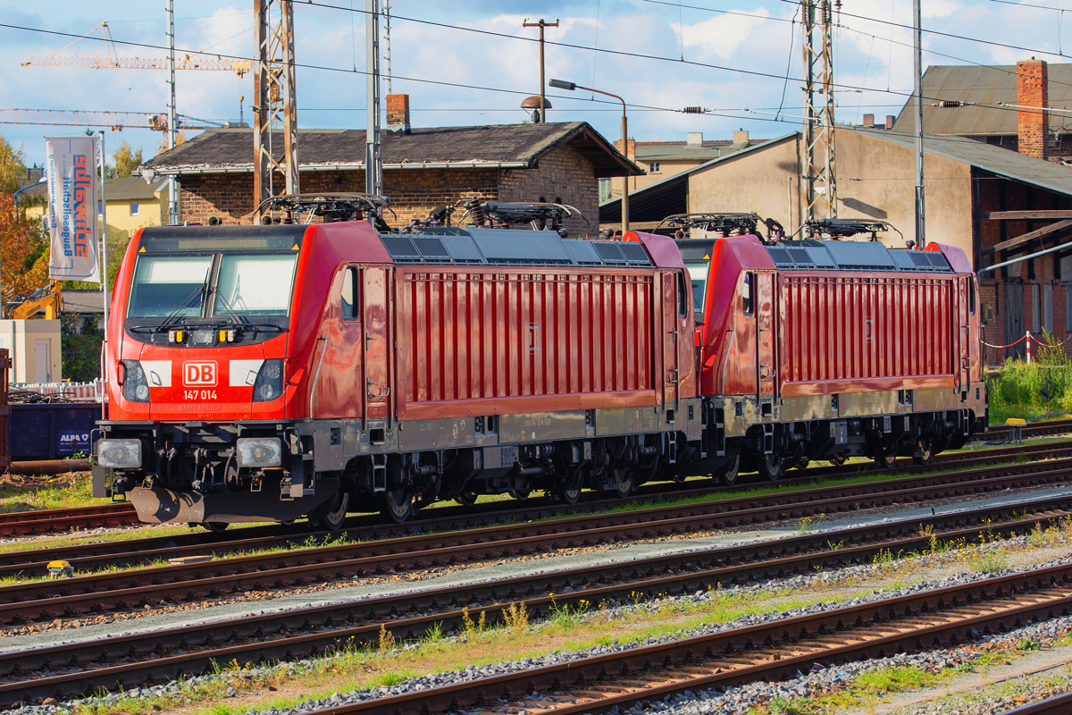 Zwei BOMBARDIER Loks der BR 147 (014 & 012) in Stralsund Hauptbahnhof abgestellt. 16.10.2020