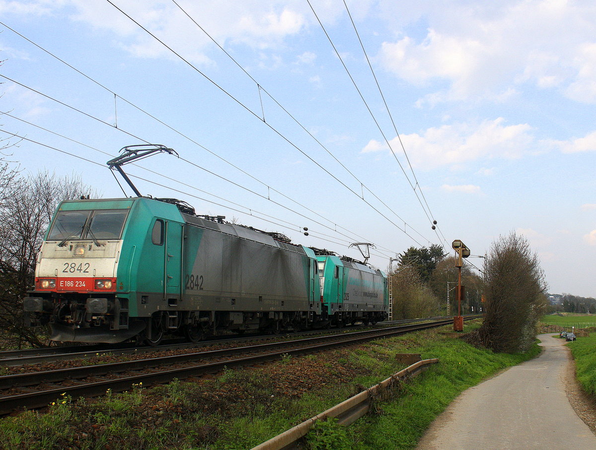 Zwei Cobra 2842 und 2825 kommen als Lokzug von Aachen-West nach Belgien und fahren die Gemmenicher-Rampe hochgefahren aus Richtung Aachen-West und fahren in Richtung Gemmenicher-Tunnel,Botzelaer(B),Gemmenich(B),Nouvelaer(B),Moresnet(B),Moresnet-Chapelle(B),Montzen(B). 
Aufgenommen an der Montzenroute am Gemmenicher-Weg. 
Bei schönem Frühlingswetter am Nachmittag vom 14.4.2016.