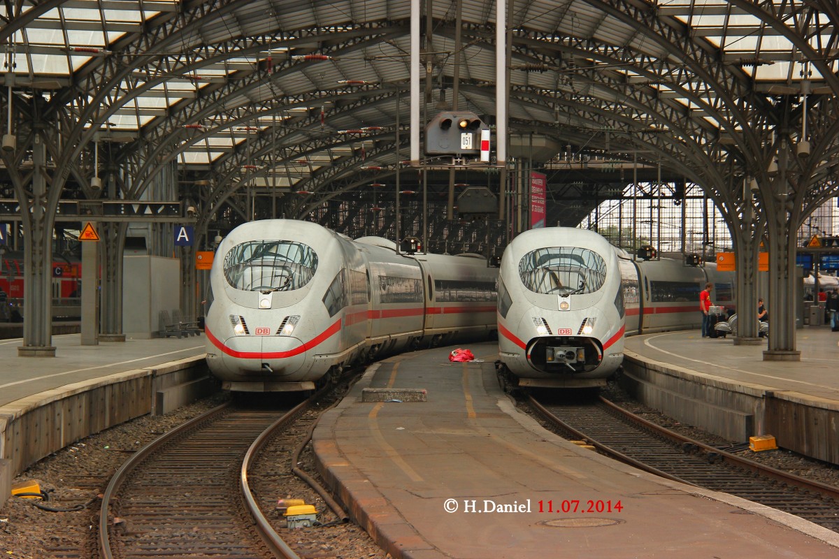 Zwei DB ICE's der Baureihe 403 in K�ln Hbf, Juli 2014.