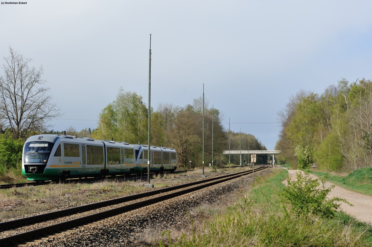 Zwei Desiros der Vogtlandbahn als VBG 74263 von Marktredwitz nach Regensburg bei Klardorf, 14.04.2014