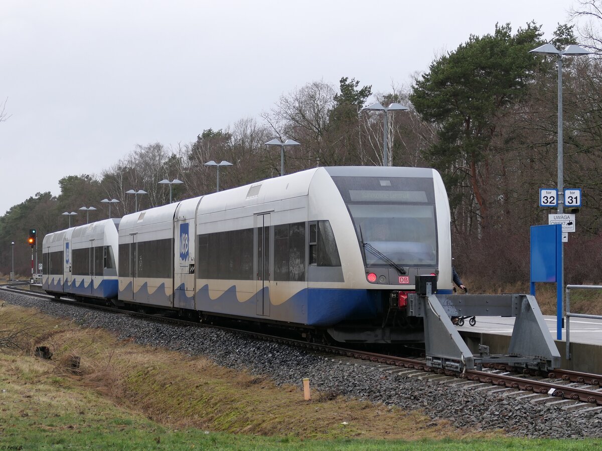 Zwei Dieseltriebzüge der BR 646 der Usedomer Bäderbahn in Świnoujście am 12.01.2023