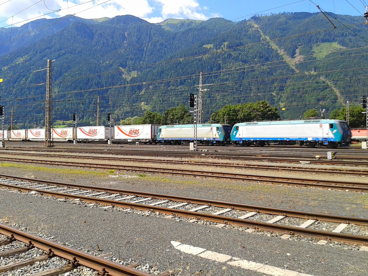 Zwei E 412 der FS mit dem Mars-Zug (Trieste - Bettembourg) am 10.7.2015 in Spittal-Millstättersee.