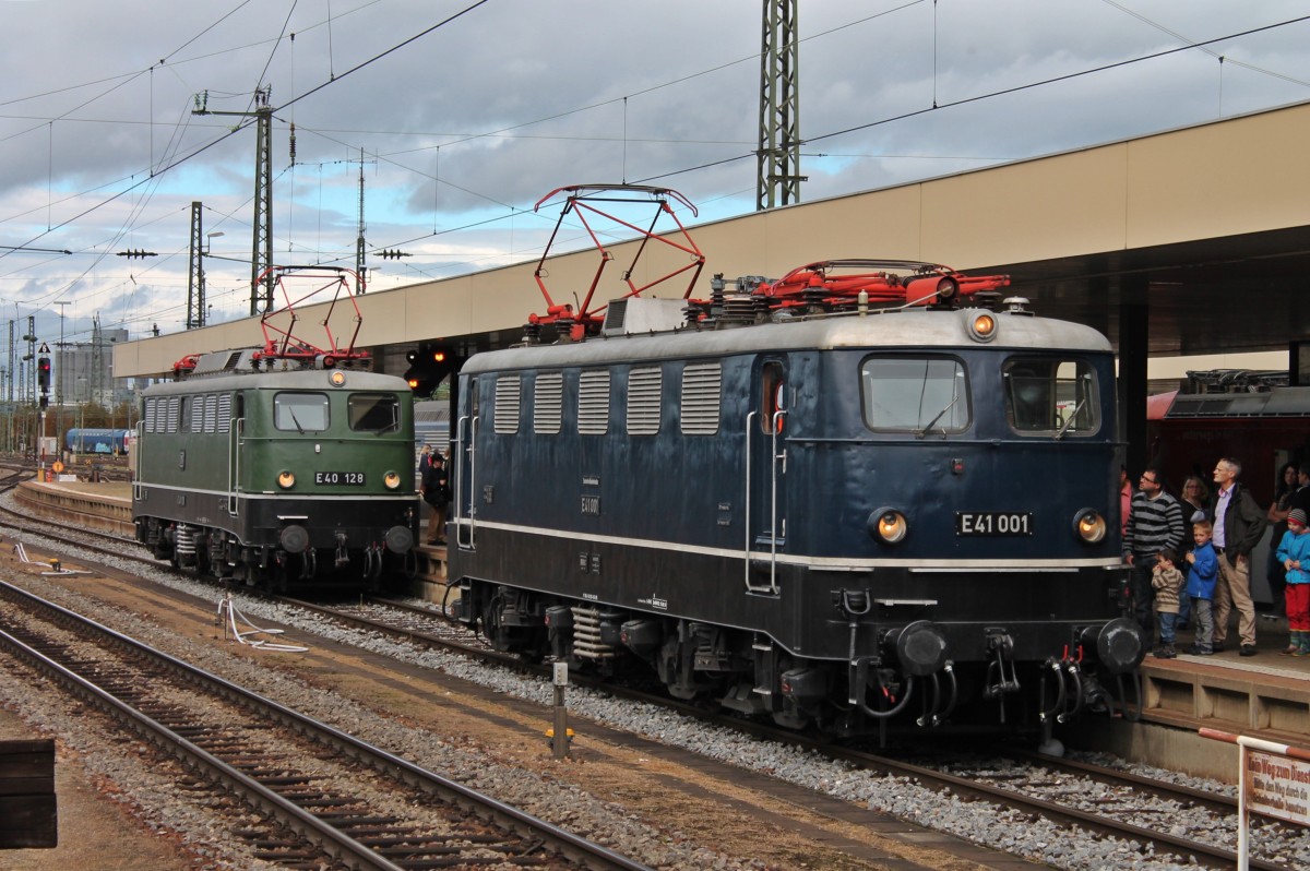 Zwei Einheitsloks auf einen Streich: E41 001 vor der E40 128 am 15.09.2013 auf Gleis 2 in Basel Bad Bf. An diesem Tag feierte der Bahnhof  100 Jahre Elektrischer Betrieb , an dem auch ein paar Fahrzeug des DB Museums Koblenz-Ltzel teilnahmen.