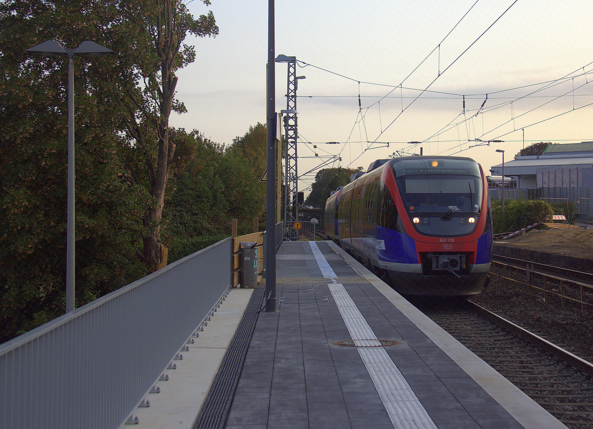 Zwei Euregiobahn (RB20) aus Alsdorf-Annapark nach Stolberg-Altstadt,Düren und kammen die Kohlscheider-Rampe hoch aus Richtung Herzogenrath und halten in Kohlscheid und fahren in Richtung Richterich,Laurensberg,Aachen-West,Aachen-Schanz,Aachen-Hbf.
Aufgenommen vom nagelneunen Bahnsteig 2 in Kohlscheid. Am Morgen vom 28.8.2018.