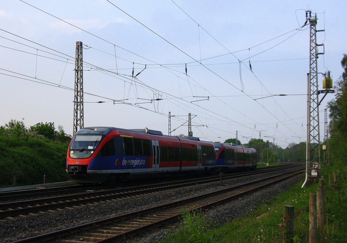 Zwei Euregiobahn (RB20) aus Heerlen(NL)-Düren-Stolberg-Altstadt aus Richtung Herzogenrath,Kohlscheider-Bahnhof und fährt in Richtung Richterich,Laurensberg ,Aachen-West. Aufgenommen bei Wilsberg in Kohlscheid bei schöner Abendsonne am Abend vom 30.4.2014. 