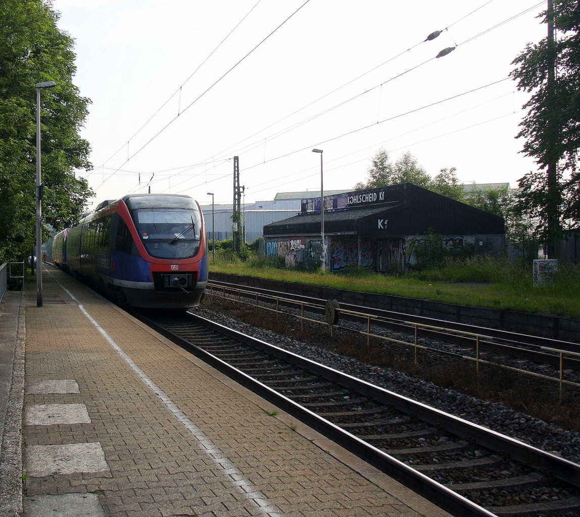 Zwei Euregiobahn (RB20) aus Heerlen(NL)-Stolberg-Altstadt-Düren kommt die Kohlscheider-Rampe hoch aus Richtung Herzogenrath und hält in Kohlscheid und fährt in Richtung Richterich,Laurensberg,Aachen-West.
Bei Sonne und Wolken am Morgen vom 3.6.2014. 
