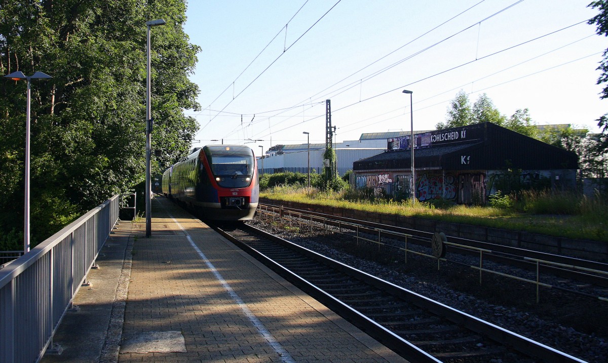 Zwei Euregiobahn (RB20) aus Heerlen(NL)-Stolberg-Altstadt-Düren kommt die Kohlscheider-Rampe hoch aus Richtung Herzogenrath und hält in Kohlscheid und fährt in Richtung Richterich,Laurensberg,Aachen-West.
Bei schönem Sonnenschein am Morgen vom 1.7.2014.