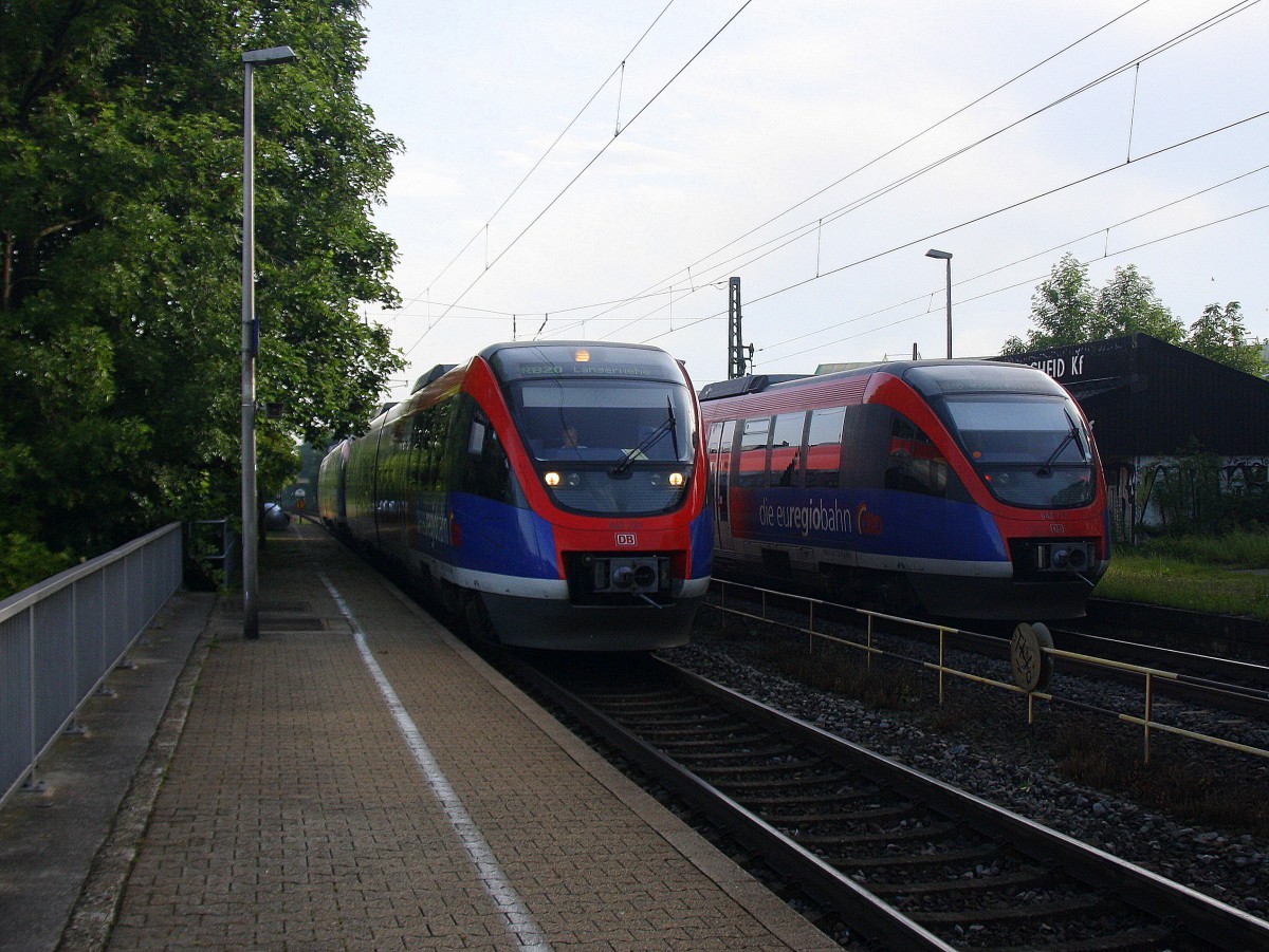 Zwei Euregiobahn (RB20) begegnen sich im Bahnhof Kohlscheid bei Sonne und  Wolken am Morgen vom 10.6.2014.