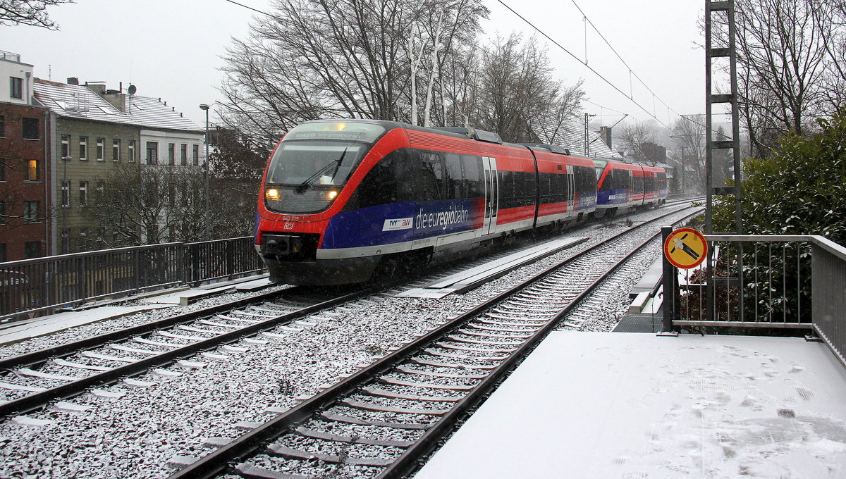 Zwei Euregiobahn (RB20) kommen aus Stolberg-Rheinland nach Stolberg-Rheinland-Altstadt-Düren und kommen aus Richtung Aachen-West und halten in Aachen-Schanz und fahren in Richtung Aachen-Hbf. 
Aufgenommen vom Bahnsteig von Aachen-Schanz. 
Bei leichtem Schneefall am Eiskalten Nachmittag vom 22.1.2019.