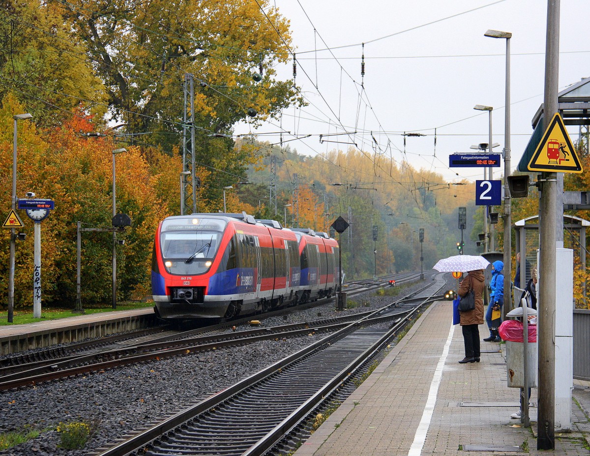 Zwei Euregiobahn (RB20) kommen aus Langerwehe-Stolberg-Altstadt nach Heerlen(NL) aus Richtung Aachen-West,Laurensberg,Richterich und hielten in Kohlscheid und fahren in Richtung Herzogenrath. 
Bei Regenwetter am Morgen vom 28.10.2015.
