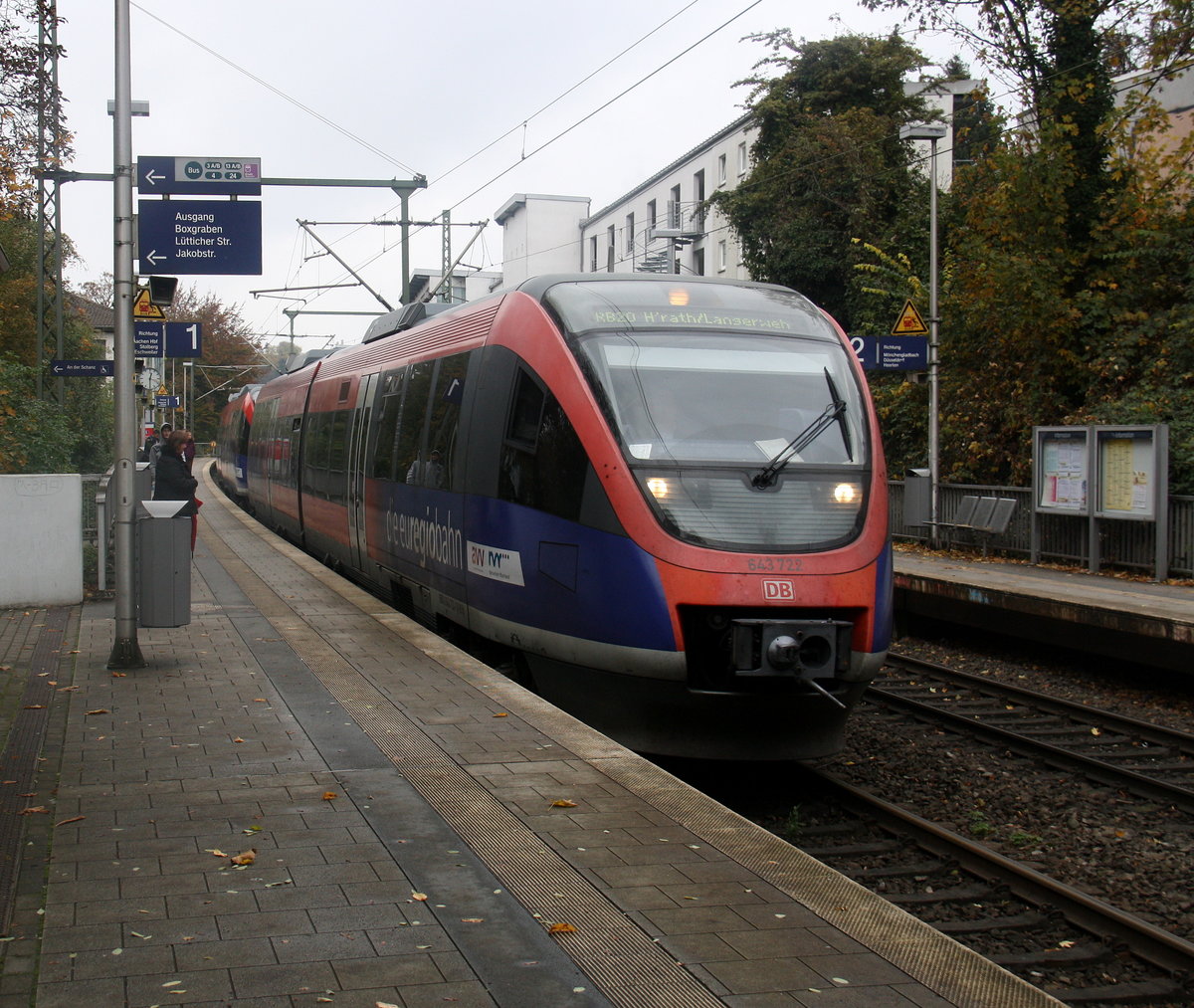 Zwei Euregiobahn (RB20) kommen aus Stolberg-Rheinland-Hbf nach Stolberg-Altstadt,Düren und kommen aus Richtung Aachen-West und halten in Aachen-Schanz und fahren in Richtung Aachen-Hbf. 
Aufgenommen vom Bahnsteig von Aachen-Schanz. 
Bei Wolken am Mittag vom 5.11.2016.
