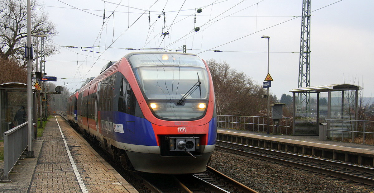 Zwei Euregiobahn (RB20) kommen aus langerwehe-Stolberg-Altstadt nach Alsdorf-Annapark aus Richtung Aachen-West,Laurensberg,Richterich und halten in Kohlscheid und fahren in Richtung Herzogenrath.
Aufgenommen von Bahnsteig 1 in Kohlscheid.
Bei Wolken am Kalten Nachmittag vom 10.1.2017.
