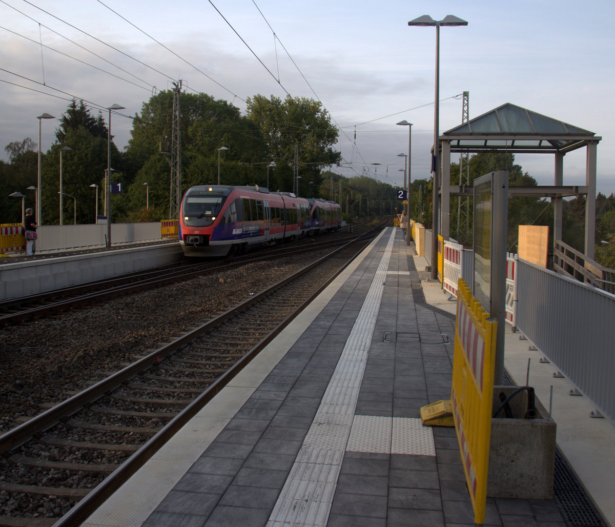 Zwei Euregiobahn (RB20) kommt aus Düren nach Herzogenrath,Alsdorf und kommt aus Richtung Aachen-West,Laurensberg,Richterich und halten in Kohlscheid und fahren in Richtung Herzogenrath. 
Aufgenommen vom nagelneunen Bahnsteig 2 in Kohlscheid. 
Am Morgen vom 28.8.2018.