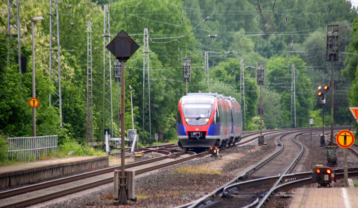 Zwei Euregiobahn (RB20) kommt aus Langerwehe-Stolberg-Altstadt nach Heerlen(NL) aus Richtung Aachen-West,Laurensberg,Richterich und hält in Kohlscheid und fährt in Richtung Herzogenrath.
Bei Sonne und Wolken am Morgen vom 21.5.2014.