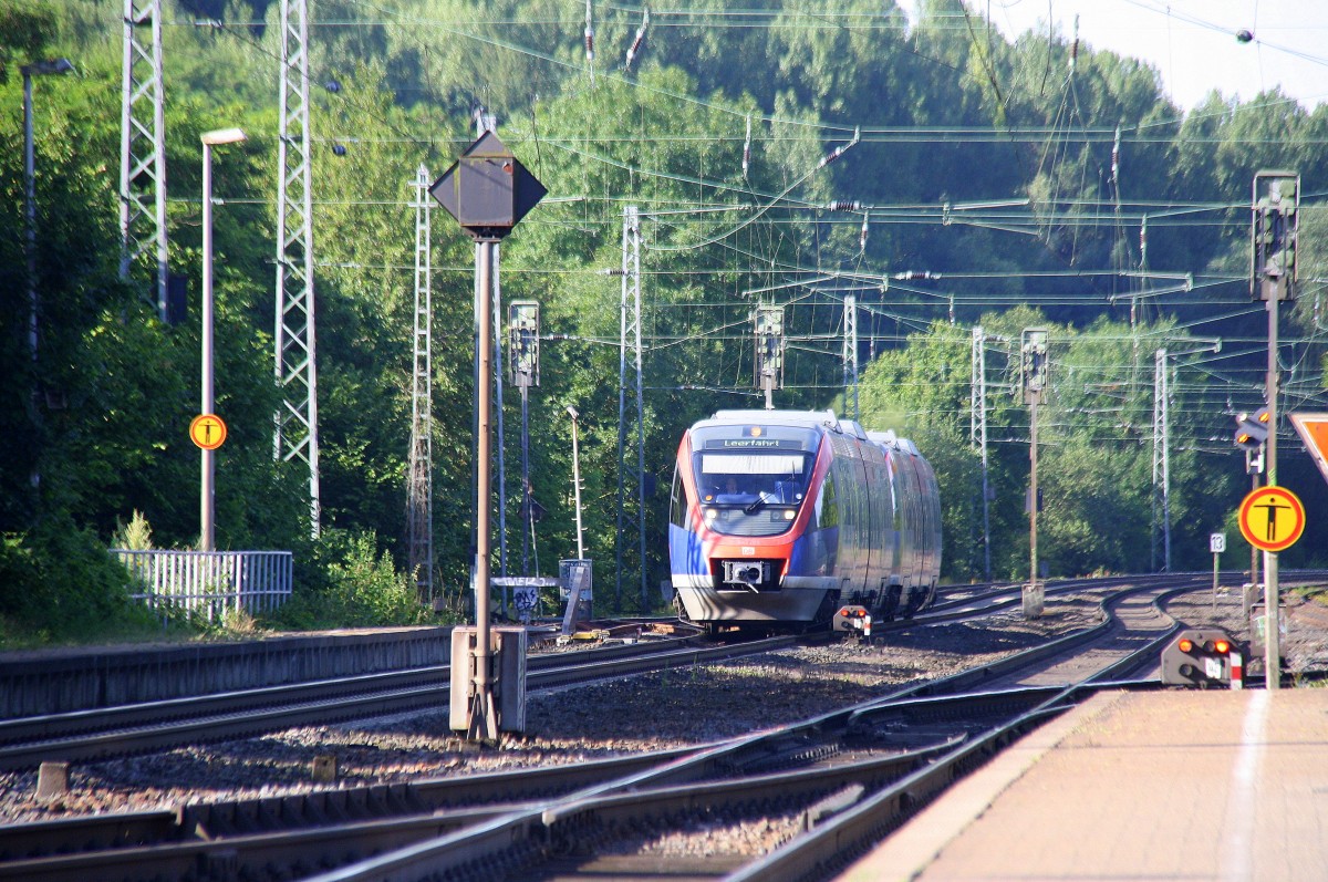 Zwei Euregiobahn (RB20) kommt aus Richtung Aachen-West,Laurensberg,Richterich und fährt durch Kohlscheid und fährt in Richtung Herzogenrath.
Bei Sonne und Wolken am Morgen vom 7.7.2014.