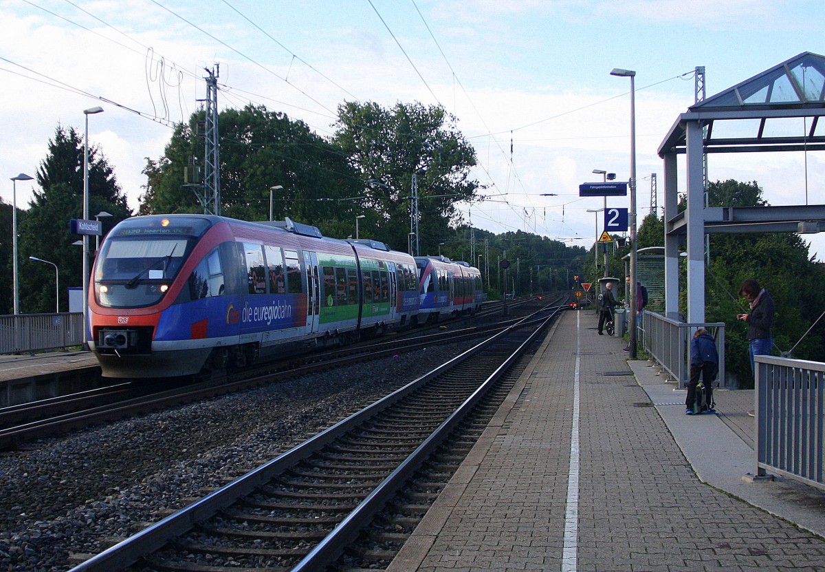 Zwei Euregiobahn (RB20) kommt aus Langerwehe-Stolberg-Altstadt nach Heerlen(NL) aus Richtung Aachen-West,Laurensberg,Richterich und hält in Kohlscheid und fährt in Richtung Herzogenrath. Bei Sonne und Wolken am Morgen vom 18.8.2014.