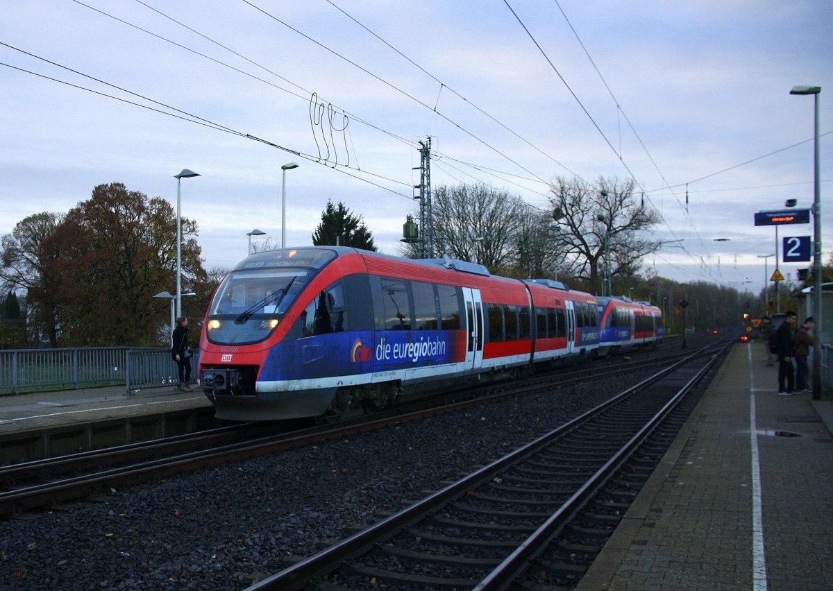 Zwei Euregiobahn (RB20) kommt aus Langerwehe-Stolberg-Altstadt nach Heerlen(NL) aus Richtung Aachen-West,Laurensberg,Richterich und hält in Kohlscheid und fährt in Richtung Herzogenrath.
Bei Sonne und Wolken am Morgen vom 24.11.2014.