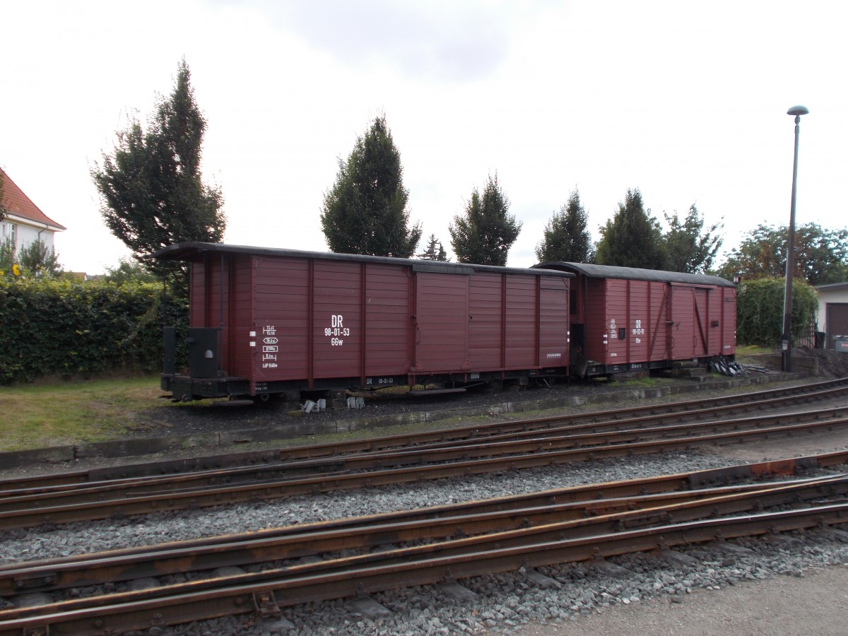Zwei GGw ohne Drehgestelle,am 31.August 2014,in Kühlungsborn West.