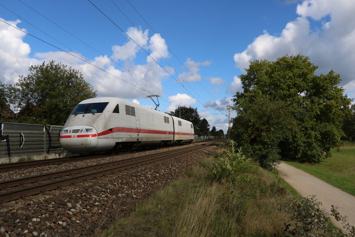 Zwei ICE 1 Triebköpfe waren am 25.9.2022 auf dem Weg nach Aachen zu Talbot um dort neue Stromrichter zu erhalten. In wenigen Augenblicken wird diese Zugfahrt den Bahnhof der Seestadt Haltern erreichen.