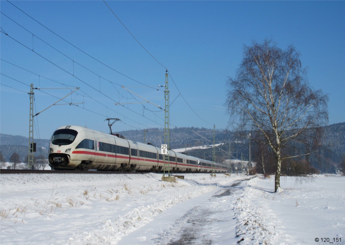 Zwei ICE-T Einheiten sind am 07.Februar 2015 als ICE 1627 nach München Hbf bei Neukenroth in Richtung Lichtenfels unterwegs.