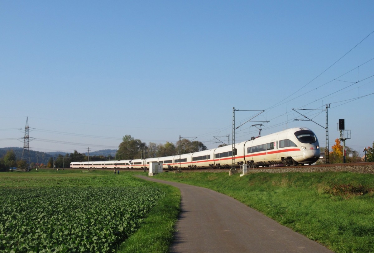 Zwei ICE-T Einheiten sind am 11.Oktober 2015 als ICE 209 bei Gundelsdorf in Richtung Lichtenfels unterwegs.