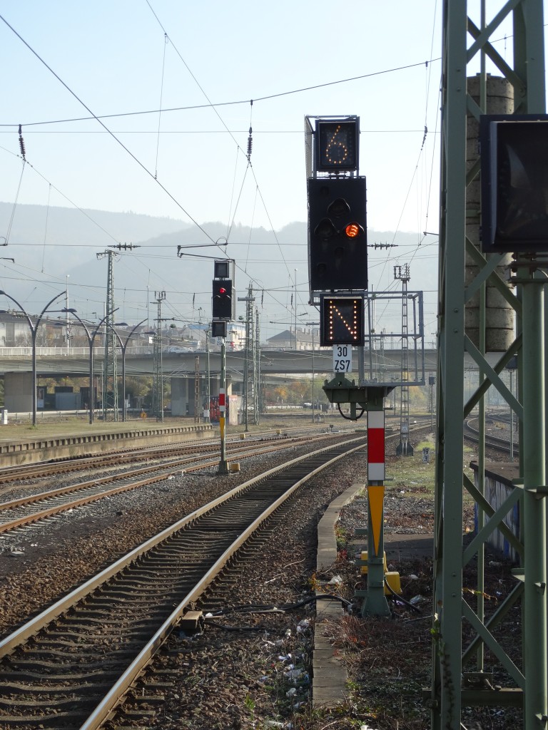 Zwei KS Signale am 22.11.14 in Heidelberg Hbf 