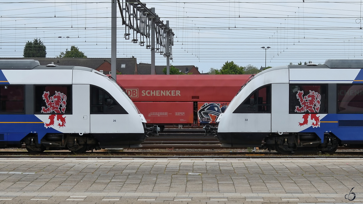 Zwei Lint 41 Triebzüge pausieren Ende Mai 2019 auf dem Bahnhof Venlo.