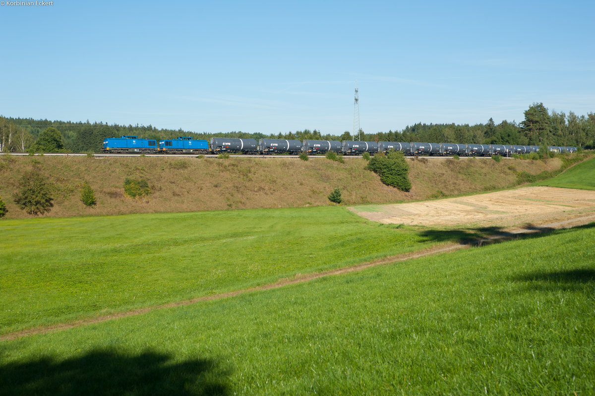 Zwei Loks der Baureihe 204 der Eisenbahngesellschaft PRESS mit einem Kesselwagenzug Richtung Plauen bei Fattigau, 30.08.2016