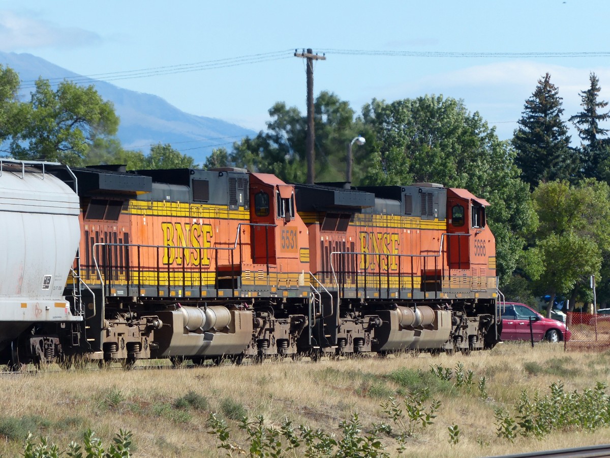 Zwei Loks der BNSF am 09.09.2013 in Livinston, Montana.
