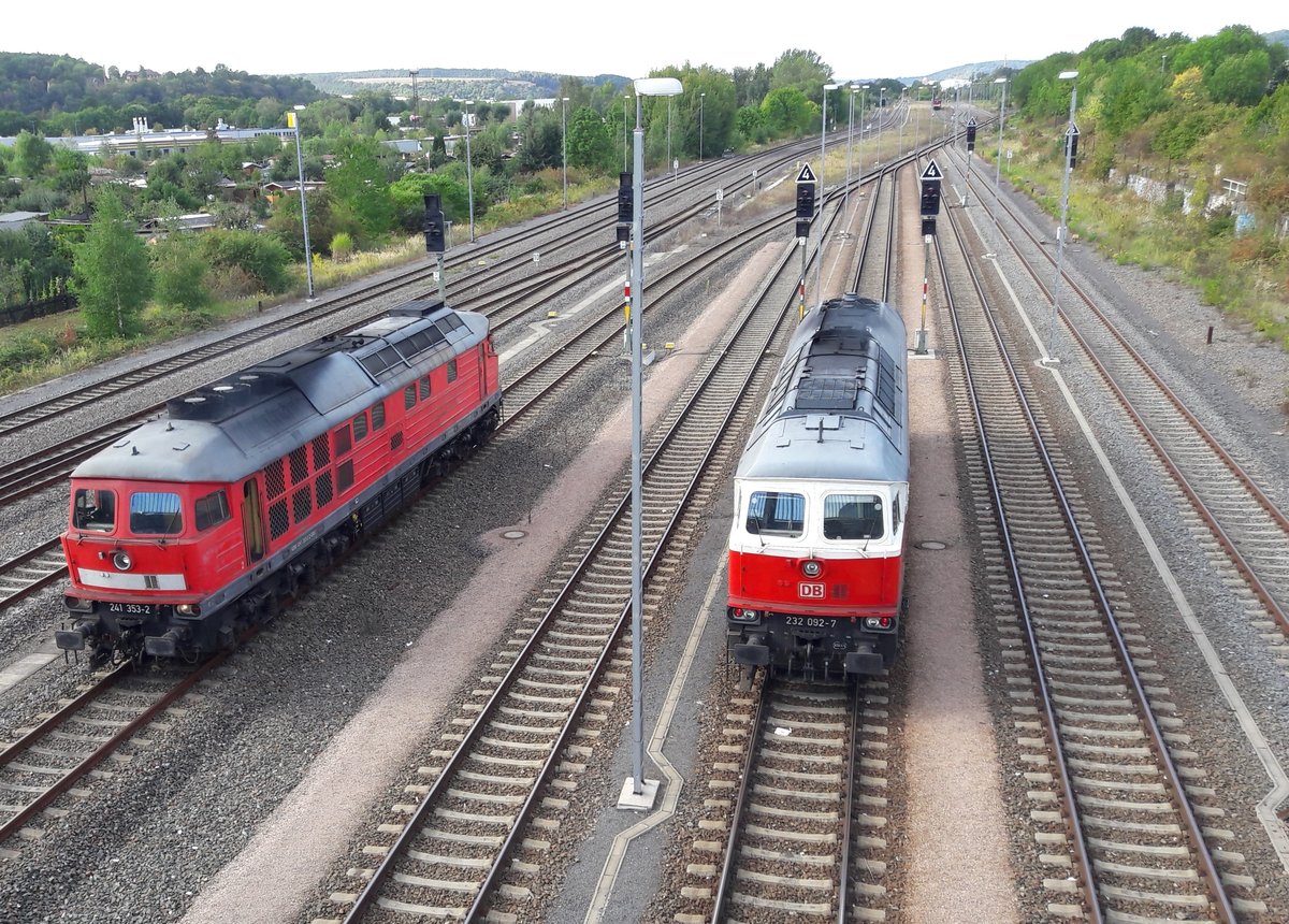 Zwei Ludmillas, 241 353-2 und 232 092-7 warten in Gera auf Streckenfreigabe Richtung Leipzig und Jena am 20.9.2019