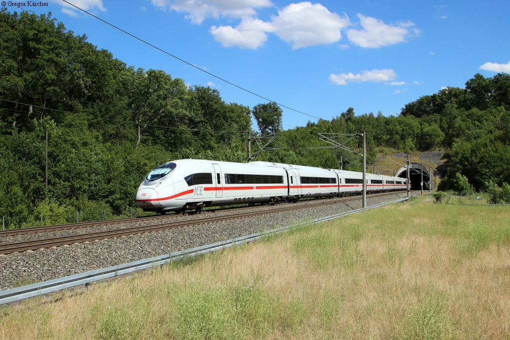 Zwei neue ICEs der Baureihe 407 als ICE 516 München-Dortmund beim Saubuckel-Tunnel bei Illingen (Württ), 24.06.2014.