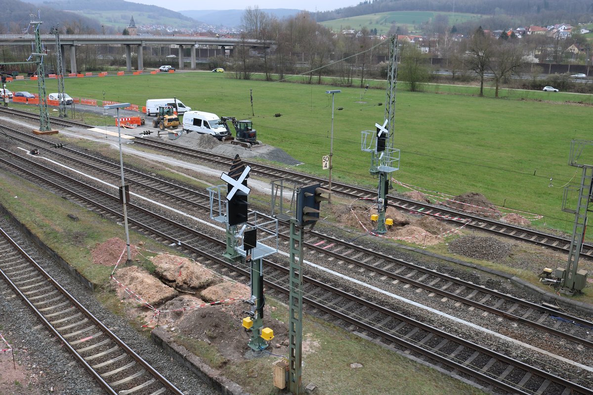 Zwei Neue KS Signale am 05.04.21 in Wirtheim (Kinzigtal) von einer Brücke aus fotografiert