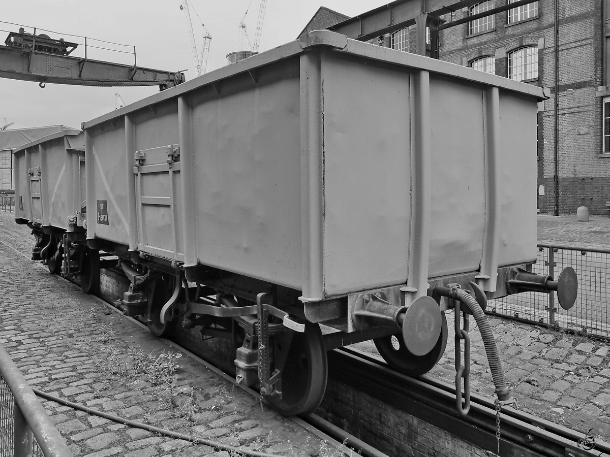 Zwei offene Güterwagen Anfang Mai 2019 auf dem Gelände des Museum of Science and Industry Manchester.