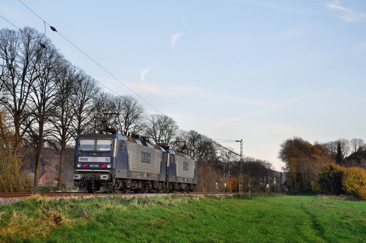 Zwei RBH 143er in Richtung Essen fahrend bei Kettwig (20.11.14)