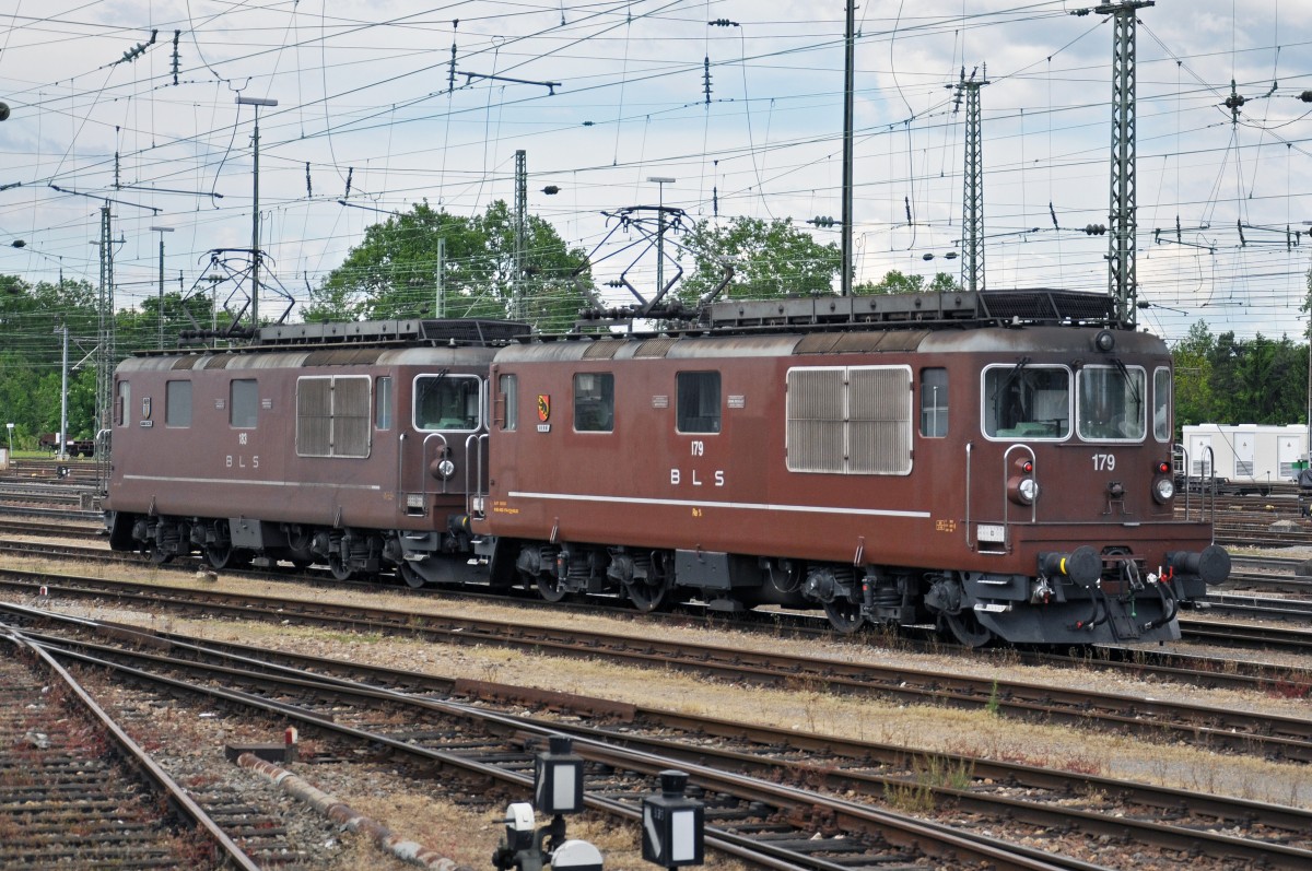 Zwei Re 425 179 und 183 am Badischen Bahnhof in Basel. Die Aufnahme stammt vom 16.05.2014.