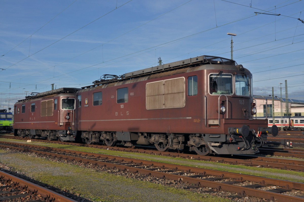 Zwei Re 4/4 der BLS mit der Betriebsnummern 183, 182 am Badischen Bahnhof in Basel. Die Aufnahme stammt vom 08.01.2014.