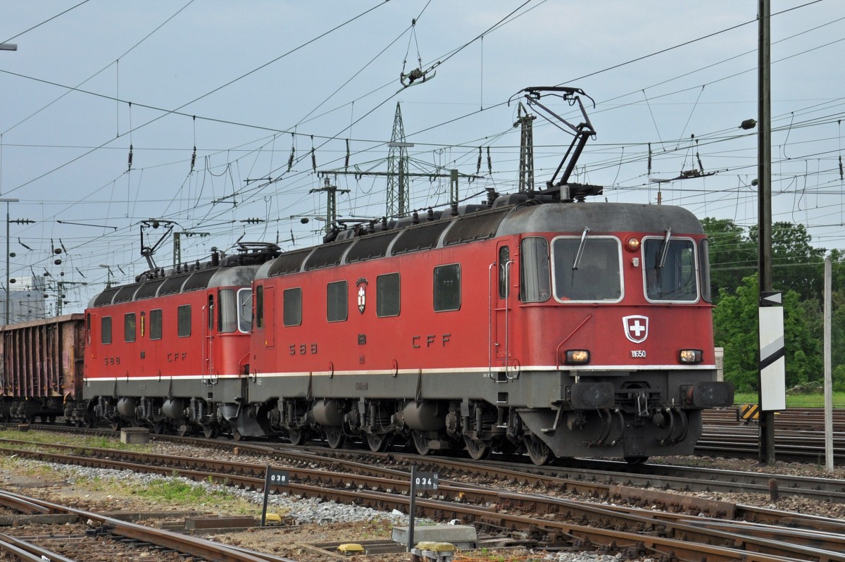 Zwei Re 6/6 11650 und 11608 durchfahren den Badischen Bahnhof in Basel. Die Aufnahme stammt vom 02.06.2014.