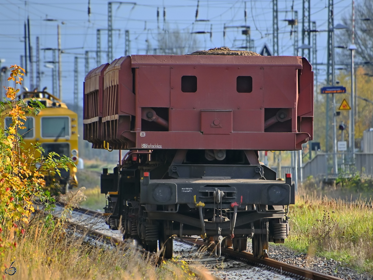 Zwei Schüttgutkippwagen Uas (33 72 9200 816-2, 33 72 9200 769-3) standen Anfang November 2020 in der Nähe des Anklamer Bahnhofes abgestellt.