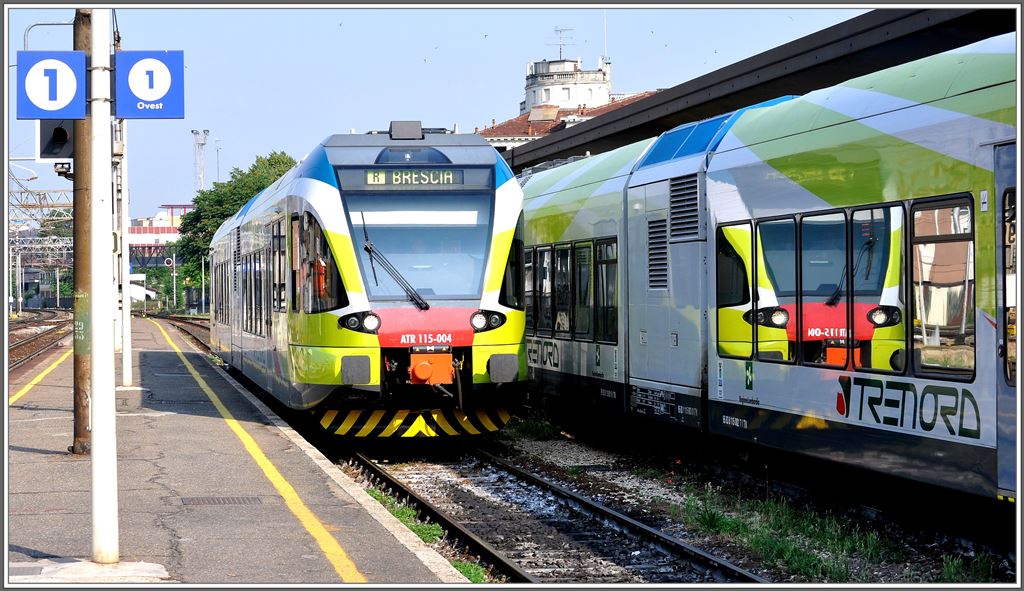 Zwei Stadler GTW von TreNord ATR 115-004 und ATR 115-001 in Brescia. Diese Z�ge verkehren auf der landschaftlich reizvollen Strecke entlang des Iseosees hinauf nach Edolo, das nach zwei Stunden erreicht wird. Dort besteht Busanschluss �ber den Apricapass nach Tirano mit Anschluss an die RhB. (19.06.2013)
